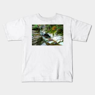 View in Sarnano at Pozze dell'Acquasanta with rocks, rivulets, water, greenery Kids T-Shirt